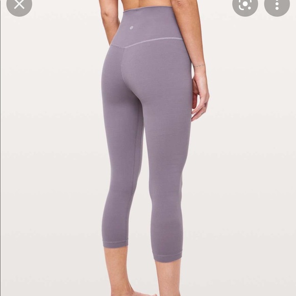 UNIQUE Lululemon Cropped Align Leggings in Graphite Purple - Picture 2 of 9